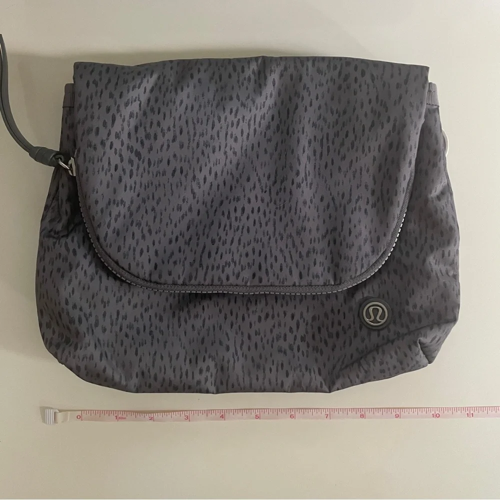 Lululemon Party Om Bag - Picture 13 of 17